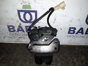 Foto de CERRADURA MALETERO / PORTON TOYOTA AVENSIS BERLINA (T25) foto 2