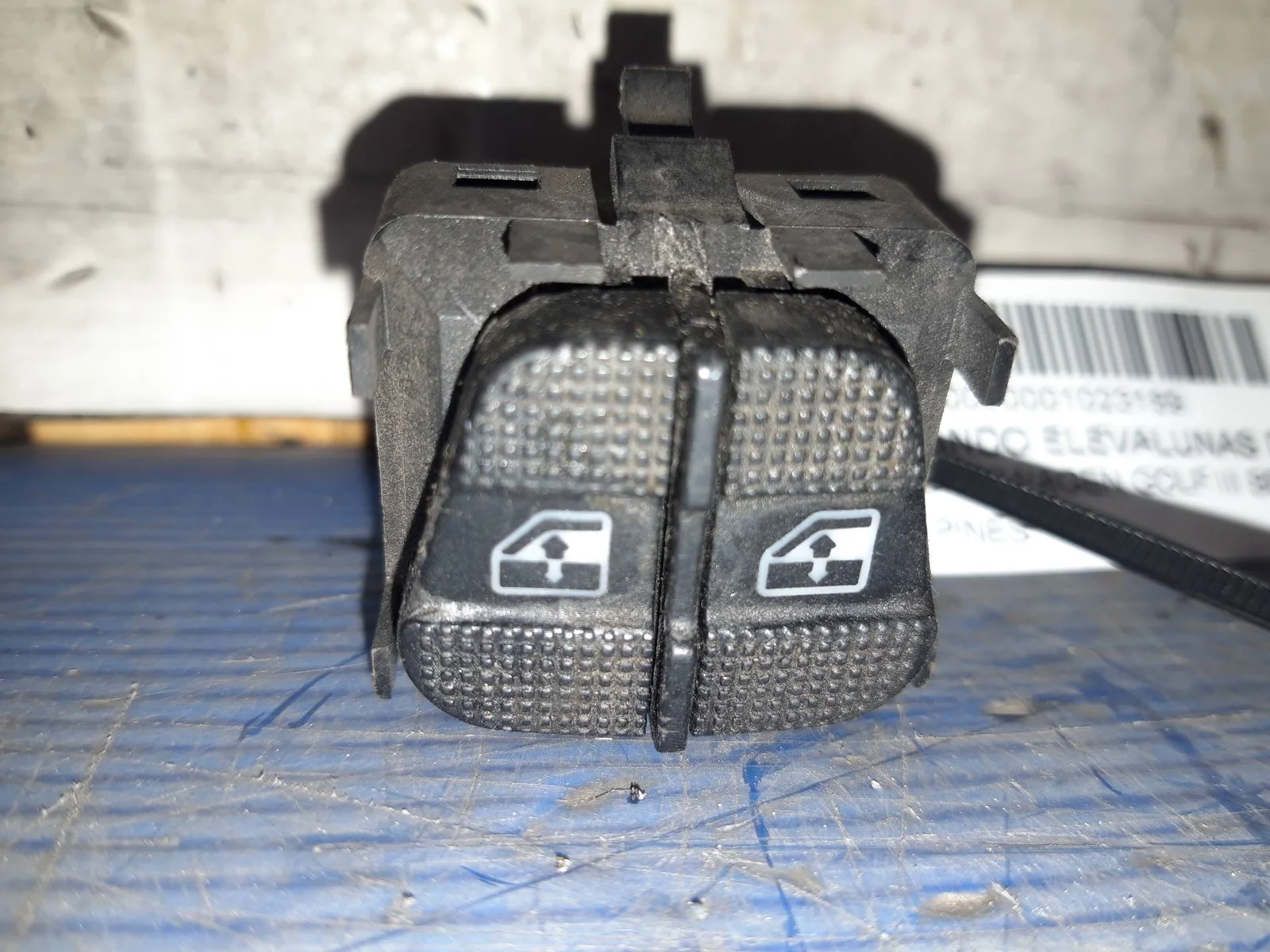 Foto de MANDO ELEVALUNAS DELANTERO IZQUIERDO VOLKSWAGEN GOLF III (1H1)(11.1991) referencia 6 PINES