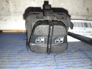 Foto de MANDO ELEVALUNAS DELANTERO IZQUIERDO VOLKSWAGEN GOLF III (1H1)(11.1991) referencia 6 PINES foto 1