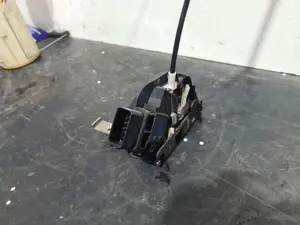 Foto de CERRADURA PUERTA DELANTERA DERECHA FORD MONDEO BERLINA (CA2) referencia 6M2AR218 foto 2