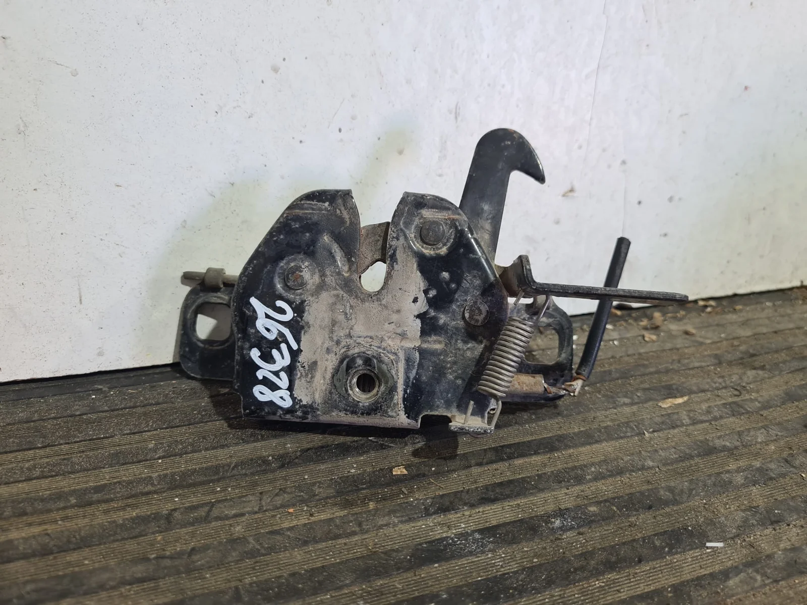 Foto de CERRADURA CAPO NISSAN PATROL (K/W260)