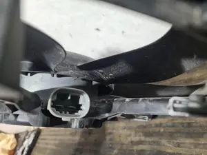 Foto de ELECTROVENTILADOR RENAULT CLIO V referencia 214810411R foto 4
