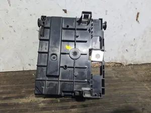 Foto de CAJA RELES / FUSIBLES PEUGEOT 308 referencia 9807028880 foto 4