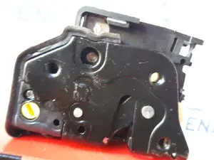Foto de CERRADURA PUERTA TRASERA DERECHA SIN MARCA SIN MODELO referencia CRD-VW-1114 foto 3