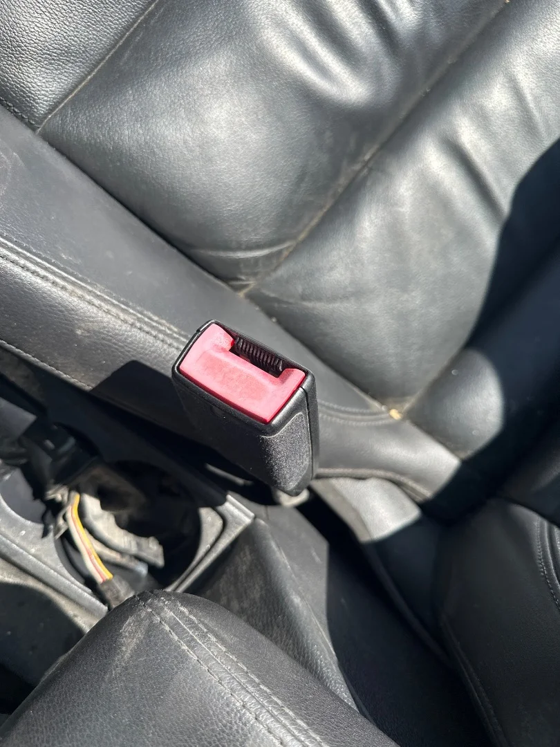Foto de ENGANCHE CINTURON DELANTERO DERECHO VOLKSWAGEN GOLF VI (5K1)(10.2008)