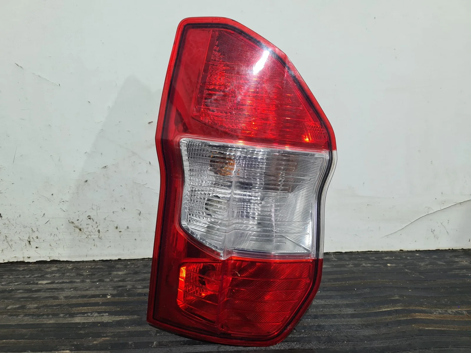 Foto de PILOTO TRASERO IZQUIERDO FORD TOURNEO COURIER (C4A) referencia ET7613405AB