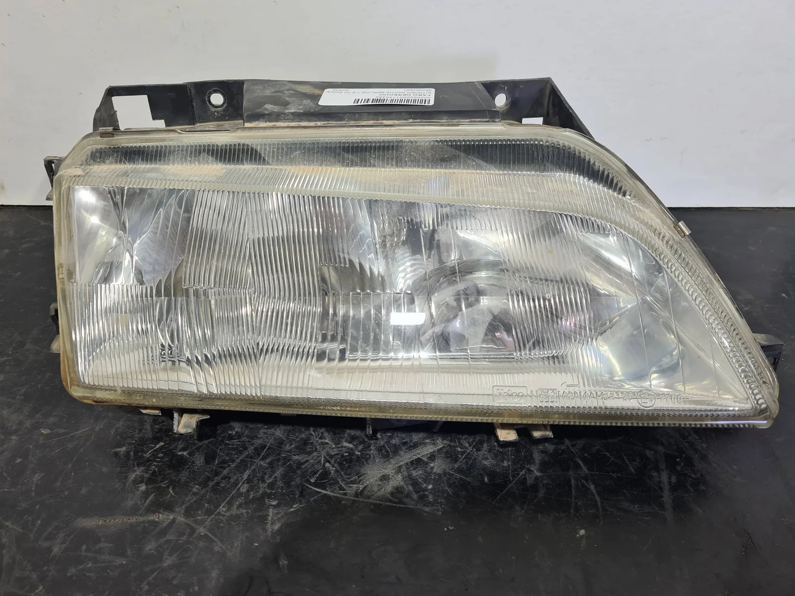 Foto de FARO DERECHO CITROEN XANTIA BERLINA referencia 88205034D