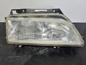 Foto de FARO DERECHO CITROEN XANTIA BERLINA referencia 88205034D
