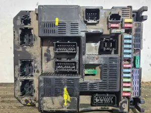 Foto de CAJA RELES / FUSIBLES PEUGEOT 307 (S1)(04.2001) referencia 9644098080