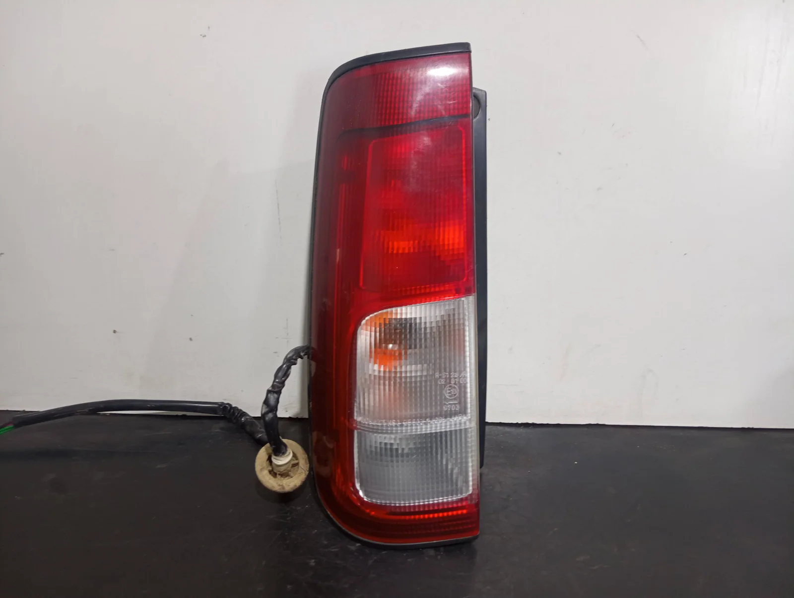 Foto de PILOTO TRASERO IZQUIERDO SUZUKI IGNIS (RM/MH) referencia 35655-74GOL