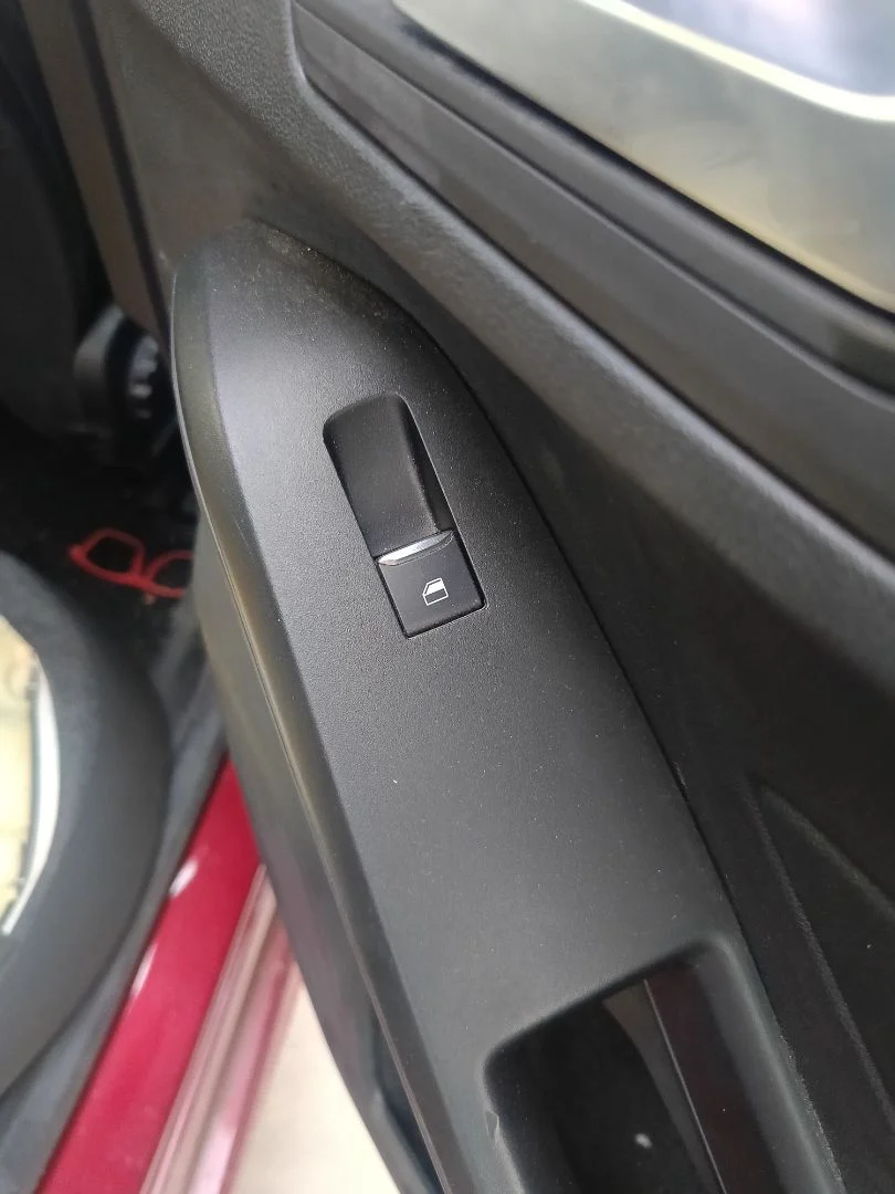 Foto de MANDO ELEVALUNAS TRASERO DERECHO FORD FOCUS BERLINA (CGE)