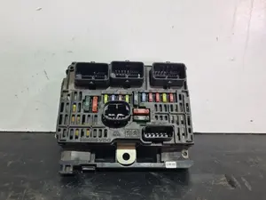 Foto de CAJA RELES / FUSIBLES SIN MARCA SIN MODELO referencia 9656086580