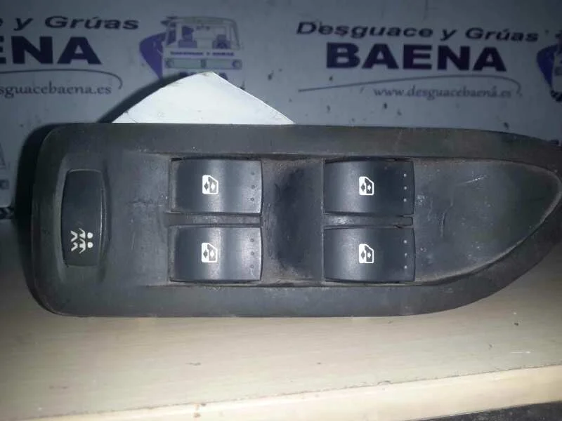 Foto de MANDO ELEVALUNAS DELANTERO IZQUIERDO SIN MARCA SIN MODELO referencia 26515