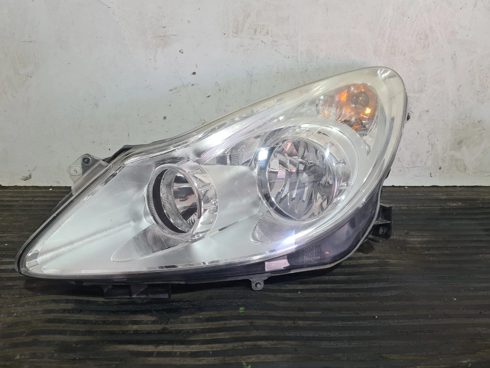Foto de FARO IZQUIERDO OPEL CORSA D referencia 89313299