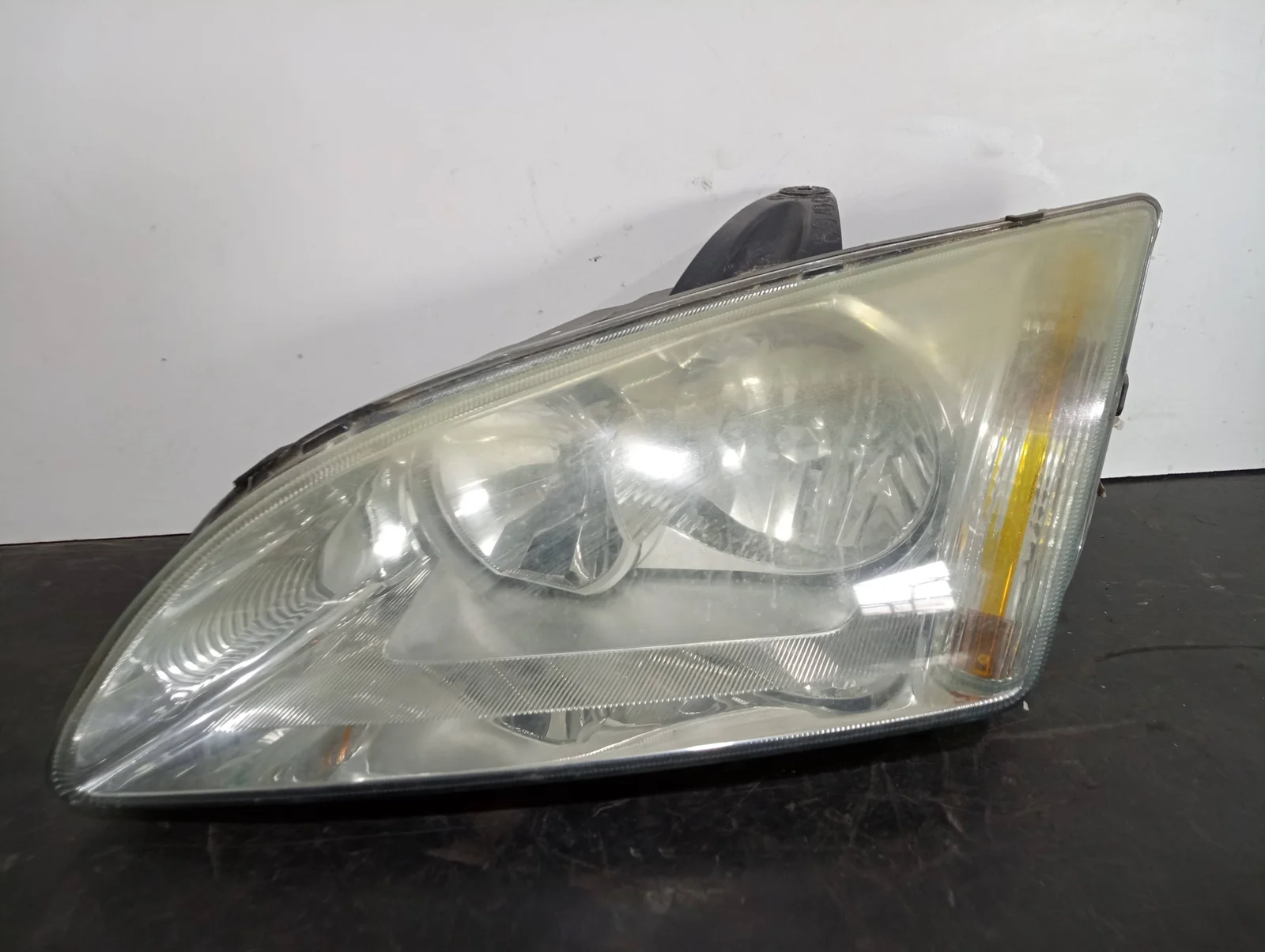 Foto de FARO IZQUIERDO FORD FOCUS BERLINA (CAP)