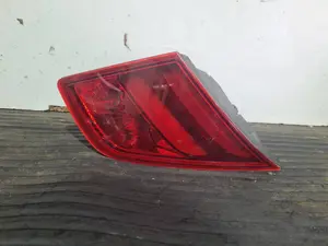 Foto de PILOTO TRASERO IZQUIERDO INTERIOR PEUGEOT 308 referencia 9677818380