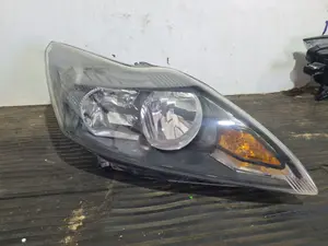 Foto de FARO DERECHO FORD FOCUS BERLINA (CAP) referencia 8M5113W029CE foto 1