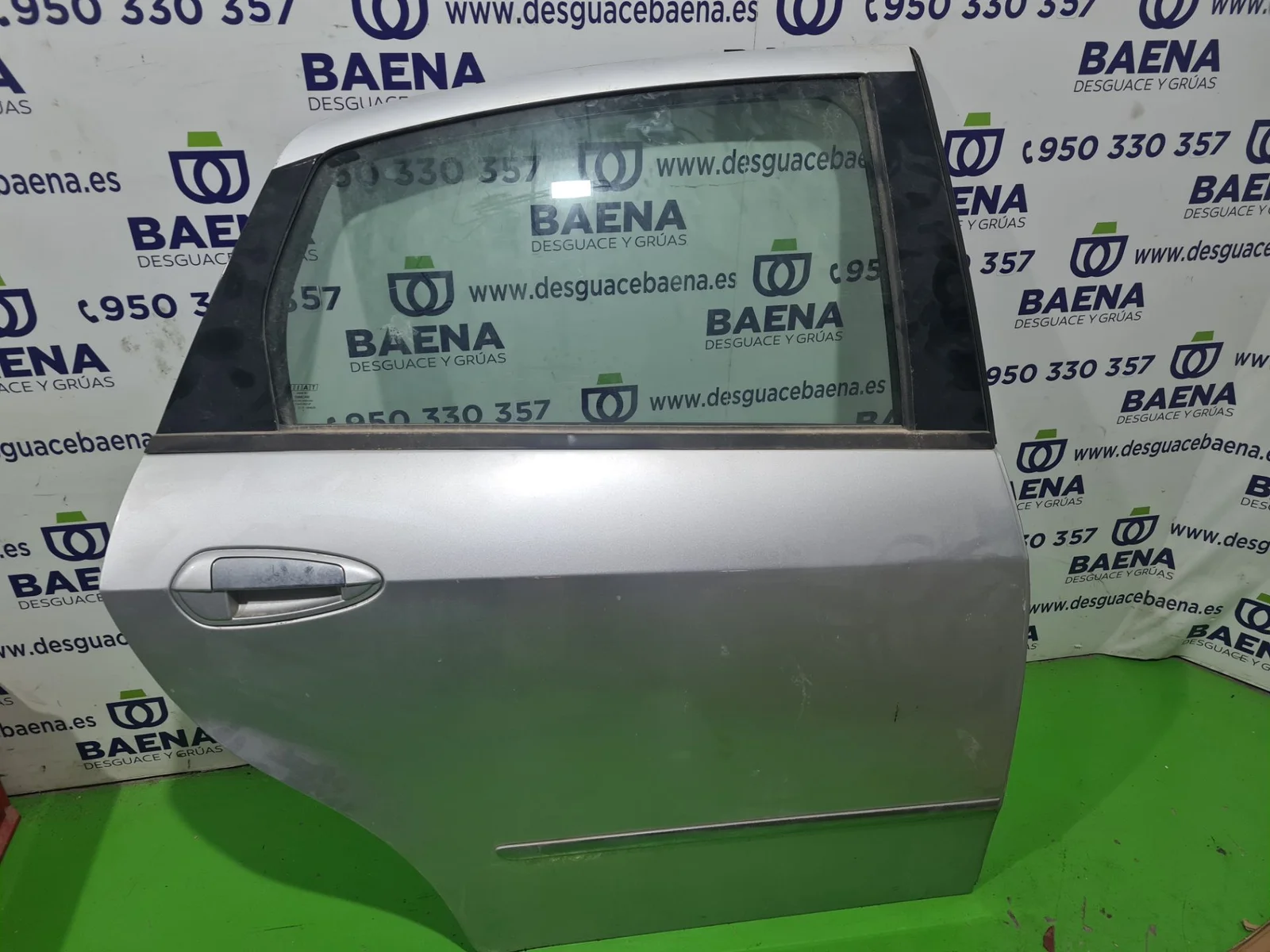 Foto de PUERTA TRASERA DERECHA FIAT LINEA (110)