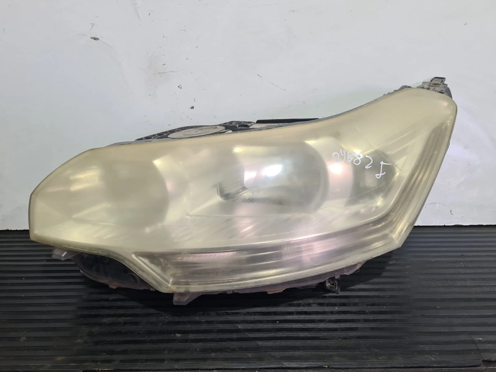 Foto de FARO IZQUIERDO CITROEN C5 BERLINA referencia 9684845580