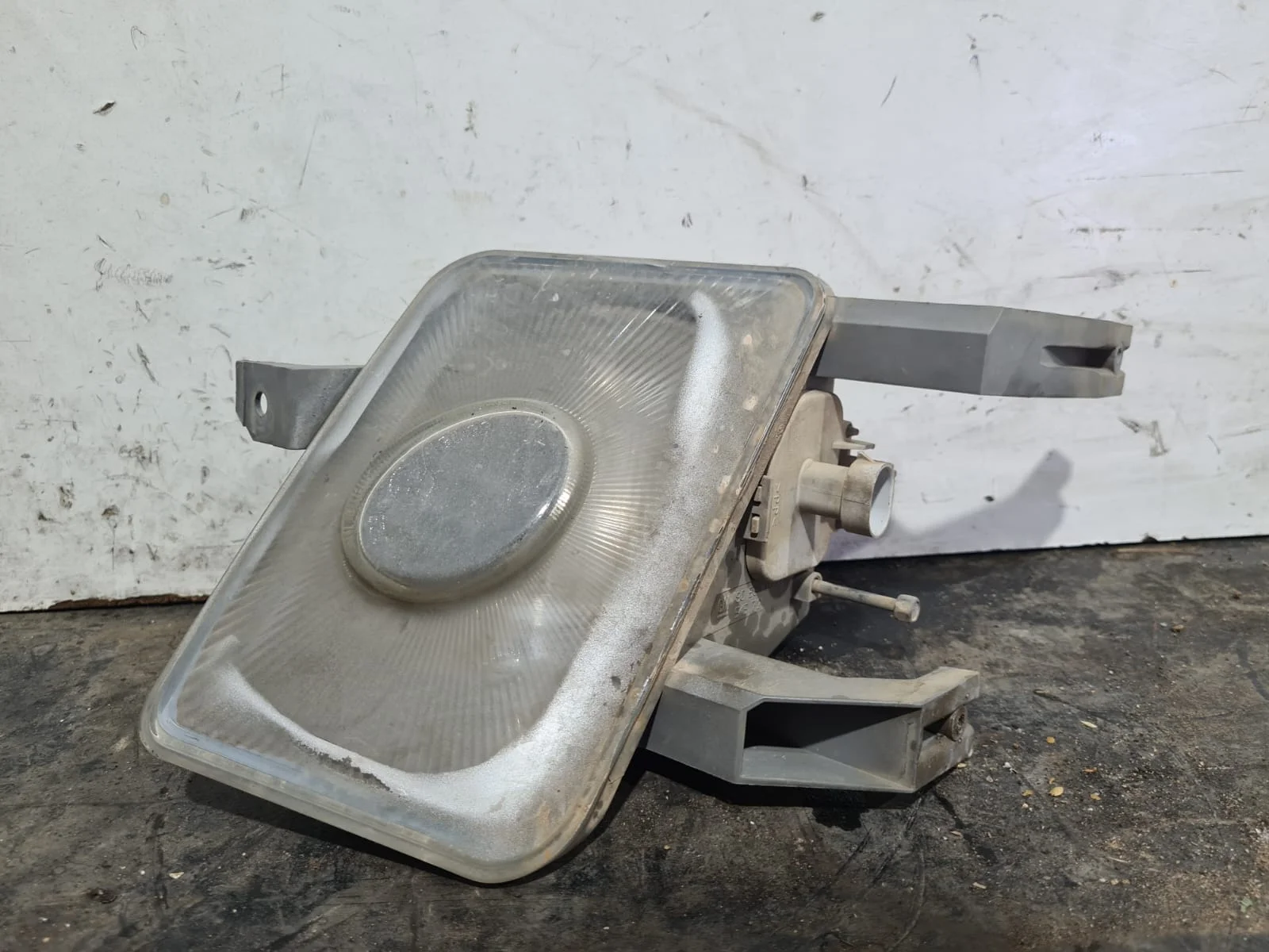 Foto de FARO ANTINIEBLA IZQUIERDO OPEL VECTRA B BERLINA referencia 90585029