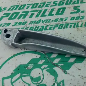 Foto de Reposapies trasero izquierdo Honda FORZA 125 referencia 396-25-49208 foto 2