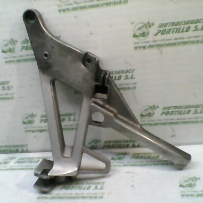 Foto de Estribera trasera izquierda Honda VFR 750 referencia 141-17-10023