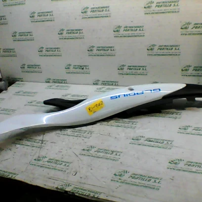 Foto de Carcasa lateral trasera derecha Suzuki GLADIUS SFV 650 I referencia 202-18-16020