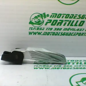 Foto de Reposapies trasero derecho Peugeot TWEET 125 15-18 referencia 244-20-26739 foto 5