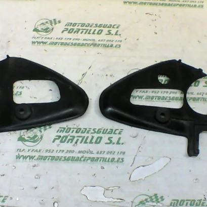 Foto de Embellecedor de cabezón Yamaha FLAME 125R 97-00 referencia 117-17-12728