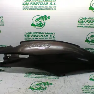 Foto de Carcasa lateral trasera derecha Piaggio LIBERTY 125 3V referencia 67-23-42464 foto 2