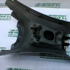 Foto de Carcasa bajo asiento Piaggio X8 200 referencia 264-18-18376 foto 2