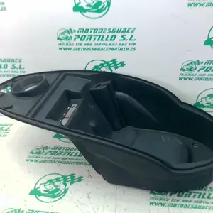 Foto de Porta-casco Peugeot Kisbee 50 4T referencia 53-21-28497 foto 10