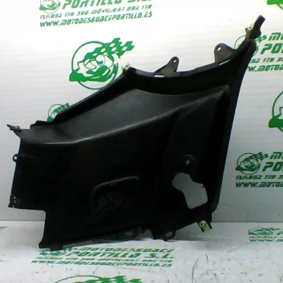 Foto de Carcasa bajo asiento derecho Peugeot Kisbee 50 4T referencia 303-19-34505