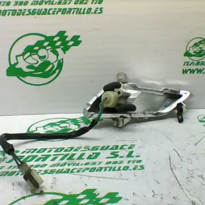 Foto de Intermitente delantero derecho Peugeot TWEET 125 15-18 referencia 8-24-47020 foto 2