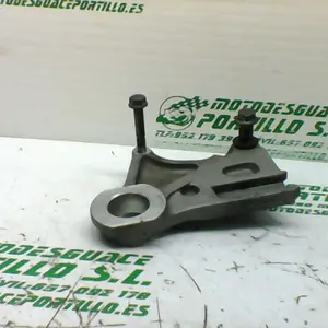 Foto de Soporte de pinza freno trasera Yamaha FZ1-N referencia 177-19-21738 foto 2