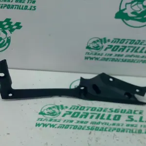 Foto de Embellecedor izquierdo del radiador Honda CB 500XA referencia 415-23-47843 foto 2