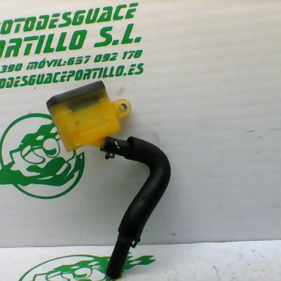 Foto de Depósito del líquido de frenos Honda CBR 125 referencia 125-16-36211