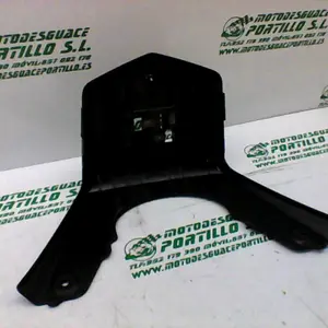 Foto de Embellecedor de contraescudo Kymco Super Dink 125 referencia 15-23-41664 foto 6