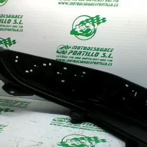 Foto de Suelo derecho Yamaha N MAX 125 referencia 174-22-35004 foto 2