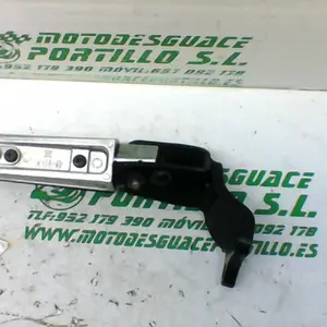 Foto de Reposapies trasero derecho Yamaha XMAX 250 referencia 431-21-32478 foto 6