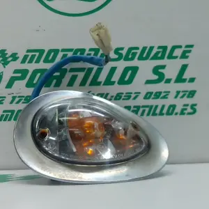 Foto de Intermitente delantero derecho Kymco Yup 50 referencia 243-20-35141