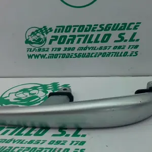 Foto de Asidero izquierdo Yamaha XMAX 250 referencia 213-19-37421 foto 9