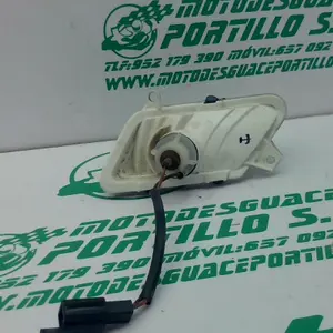 Foto de Intermitente delantero izquierdo Yamaha XMAX 250 referencia 213-19-37411 foto 3
