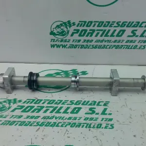 Foto de Eje de rueda trasera Kawasaki Z 900 referencia 6-24-47617 foto 3