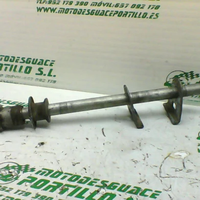 Foto de Eje de rueda trasera Suzuki gsx600F referencia 156-16-26962