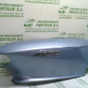 Foto de Carcasa lateral trasera derecha Yamaha Majesty 125 referencia 125-17-11570 foto 4