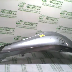 Foto de Carcasa lateral derecha Honda PS 125 referencia 106-24-47742 foto 12