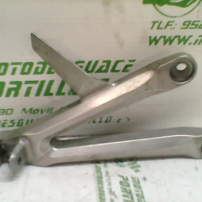 Foto de Estribera trasera derecha Honda CBR 600 R referencia 130-16-12608