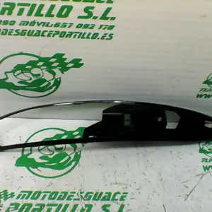Foto de Embellecedor del piloto trasero Piaggio LIBERTY 125 3V referencia 67-23-42413 foto 6