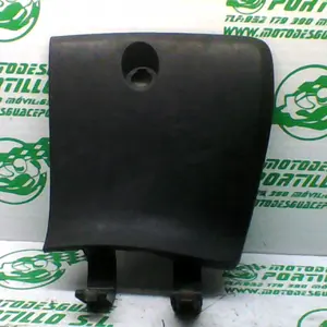 Foto de Puerta de guantera Yamaha X MAX 125 referencia 304-21-31487 foto 4